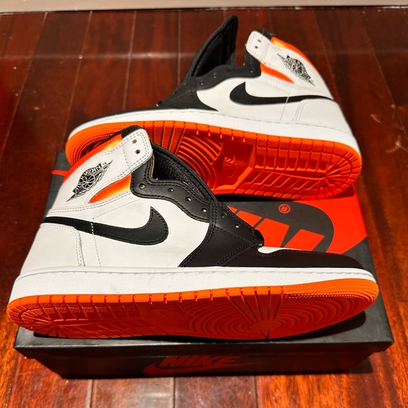 JORDAN 1 RETRO HIGH ELECTRO ORANGE Size 8M/9.5W